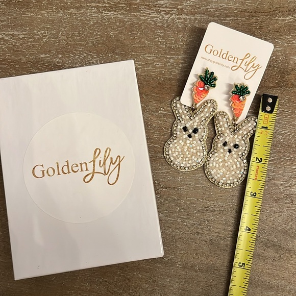 Golden Lily Beaded Peeps Earrings - Picture 5 of 5